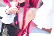 【画像】コスプレイヤーさん、乳首がポロリしてしまう
