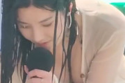 【動画】人気アイドル、前屈みでうっかり乳首が見えてしまう・・・