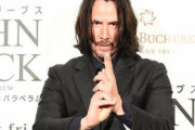 【画像】キアヌ・リーブスさん、常時日本刀を帯刀していた