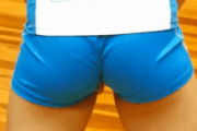 【画像】女子バレー「お尻にスポンサー名書いたらみんな見るかな」