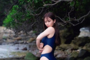 【ｼｺ画像】爆乳セクシー声優さん、スク水を着て弱男のチンを強制ガン立ちｗ