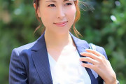 佐田茉莉子 スケベな社長の性処理をさせられる美熟女秘書！同僚が近くにいるのに羞恥セックス