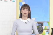 【画像】日テレの佐藤梨那アナ、胸の形が丸わかりな衣装を着てしまう