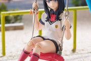 【画像】グリッドマンの六花ちゃんのフィギュア、ケツがデカすぎてブランコの座面を凹ませてしまう……