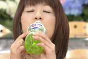 女性芸能人が「ペットボトル」を咥えてジュボジュボ…（25枚）