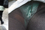 パンスト越しに見えるお姉さんの逆さ撮りパンツ