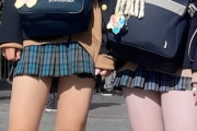 【画像】JKってここまでスカート短くする必要ある？これじゃ歩くたびにパンツ見えちゃうじゃん