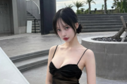 【画像】大物芸能人の娘、セクシー水着姿をSNSに公開するwwwwww中村里砂、色白美乳スレンダーボディに絶賛の嵐！！！