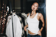 女のズボンで、腰と股の間の丈が短く下着が見えるのあるんだがあれは誰が面白いんだ？