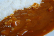 【画像】おまえらこのレベルの大盛カレー完食出来る？