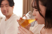 天国るる 隣人の男に媚薬入りドリンクを飲まされた美女！火照る身体を愛撫されてフェラチオご奉仕！