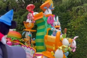 【動画】ディズニーのパレード、とんでもない事故を起こしてしまうwww