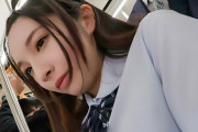 空野きら 電車内で痴漢されてしまう制服姿の美少女JK！パンツを脱がされ手マン責め