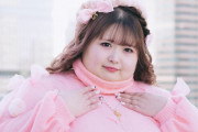 【画像】女性インフルエンサーさん、体重３０キロから２００キロに！？