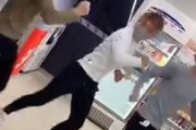 【動画】セブンイレブンでパリピなダンスを披露する客wwwwwww