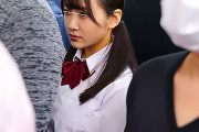 姫咲はな 満員電車で痴漢されてしまう爆乳おっぱいの制服JK！パンツの脇から立ちバックで激ピス