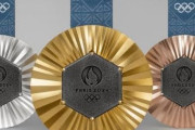 【画像】パリ五輪のメダルのデザイン、某国を煽ってると話題に