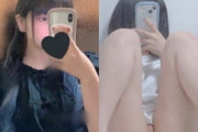 パイパン19歳女子がコスプレしてつるつるおま●こ挿入自撮り