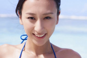 【画像】浅田真央のお姉ちゃんおっぱいを触られる