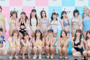 【画像】日本の誇る人気AV女優達、水着をまといプール撮影会に参戦