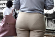 熟女の透けパン！街で見かけた嬉しさ微妙な素人おばさんの透けパン画像27枚