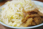 【悲報】ラーメン二郎さん、コロナのせいで一蘭みたいになる