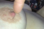 ずっと乳首を摘まんだりすったりする動画をご覧下さいｗｗｗ