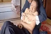 五十路/美熟女レイプ｜中部地方の老舗旅館の女将を若い客達が巨乳乳首を引っ張りメス覚醒！完熟ま○こから滴る濁ったメス汁????