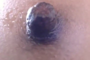ずっと乳首のアップですが見てみたい変態クソ野郎は居ますか？