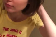 【動画】女友達にふざけておっぱい晒される女の子、かわいい