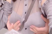 【動画】乳、前から揉むか後ろから揉むか問題ｗｗｗｗｗｗｗｗｗｗｗｗｗ