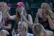 【画像】野球観戦するエッチな女子集団が撮られるｗｗｗｗｗｗｗｗｗｗｗ