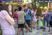 【画像】外国人さん、日本のタクシーの自動ドアに驚嘆するｗｗｗｗｗｗ