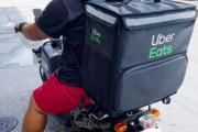 【悲報】ウーバーイーツの配達料、とんでもない金額になってしまう・・・