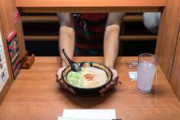 【画像】一蘭さん、外国人狙いでとんでもない値段でラーメンを提供してしまう