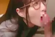 【人妻×巨根】真面目眼鏡妻を落とすデカチン♡あごが外れそうなデカチンを喜んでしゃぶり獣みたいにバックで犯され喜ぶ♡