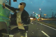 【悲報】路上でトラック運転手に喧嘩売った結果ｗｗｗｗｗｗｗｗｗｗｗｗｗｗｗ