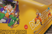 【悲報】ドラゴンボールストアの壁絵クオリティが低いと炎上…ドラゴボファン以外には何が悪いかわからない