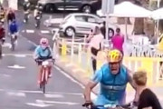 【動画】まん、自転車レースでまたやらかす(4ヶ月ぶり2回目)