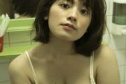 【画像あり】筧美和子の離れ垂れ乳、いくら何でも離れすぎ垂れすぎ問題について