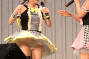 【画像】アイドルがイベントでパンチラ
