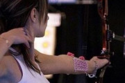 【悲報】弓道の世界チャンプ、お○ぱいが大きすぎる