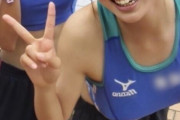 【画像】陸上女子さん、カメラに向かって、ハイチーズ！