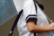 【画像】最近のJKさん、お●ぱいの張りが凄すぎて制服が浮いてしまうｗｗｗｗｗ