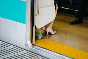 【画像】陰、電車内でエロい女を盗撮ｗｗｗｗ　　　　　　