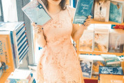 【画像】最近の書店員さん、客をシコらせにくるｗｗｗ