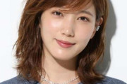 【画像】本田翼、ﾄﾞﾗｸｴｳｫｰｸをﾌﾟﾚｲしている様子をｲﾝｽﾀにｱｯﾌﾟするも谷間をｶﾞｯﾂﾘ見せてしまうﾊﾌﾟﾆﾝｸﾞ