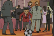 【悲報】小学生さん、パーティ会場でサッカーをやってしまう