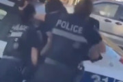 【動画】女警官さん、二人がかりで犯人の男を取り押さえるも無事逃げられてしまう…