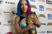 【悲報】日本に来日した世界的女子プロレスラーのメルセデス・モネさん、宿泊先のホテルの窓からから路上で騒ぐドルヲタを撮影して大爆笑